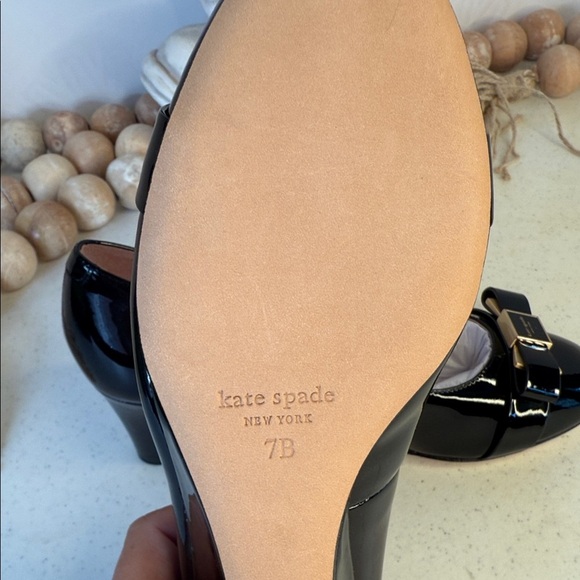 kate spade new york Women's Bowdie Wedge Heel Pump Sz 7 - Picture 6 of 13